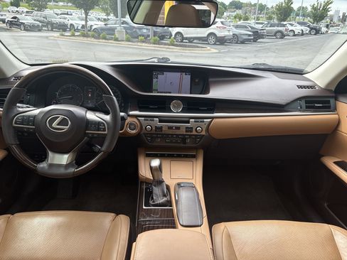 Used 2016 Lexus ES 350 w/ Ultra Luxury Package FWD image 29