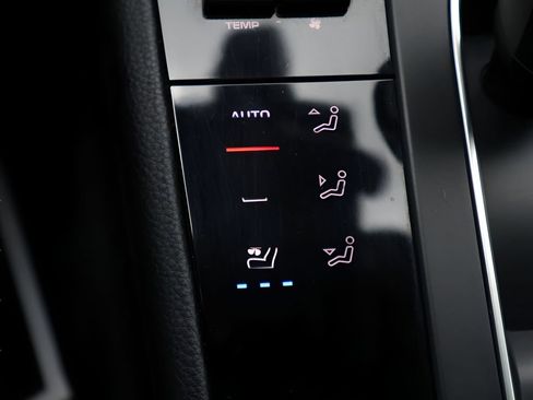 Certified 2024 Porsche Macan w/ Premium Plus Package AWD/4WD image 26