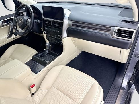 Used 2022 Lexus GX 460 Luxury w/ Accessory Package AWD/4WD image 16