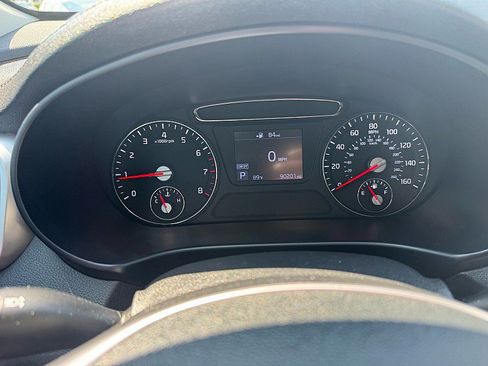 Used 2020 Kia Sorento LX FWD image 9