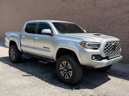 Used 2023 Toyota Tacoma TRD Sport w/ Technology Package AWD/4WD image 8