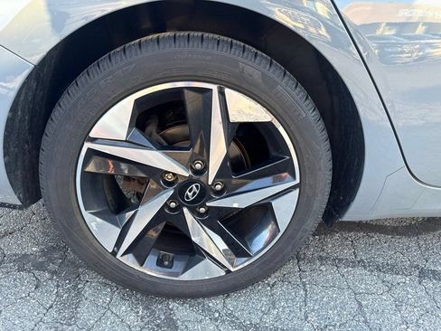 Used 2021 Hyundai Elantra Limited FWD image 23