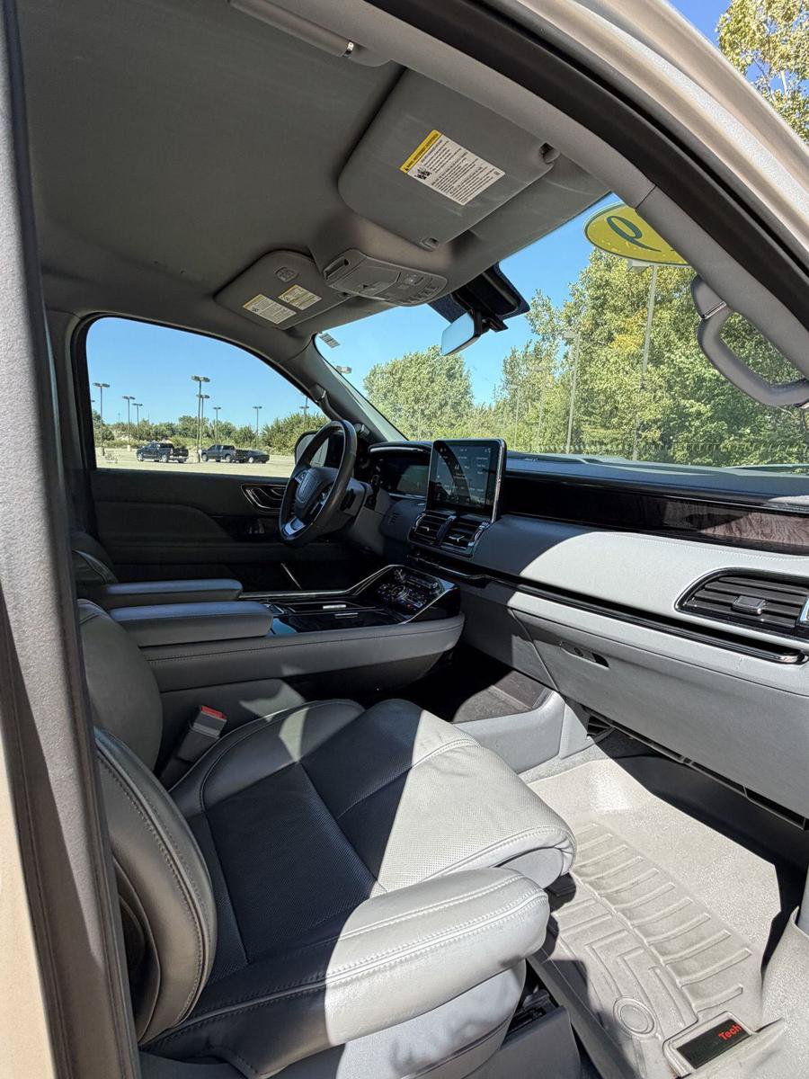 Used 2019 Lincoln Navigator L Select w/ Cargo Package AWD/4WD image 26