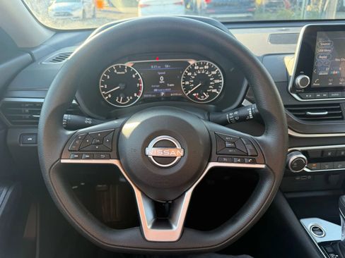 Used 2024 Nissan Altima 2.5 SV image 12