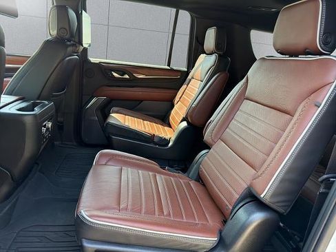 Used 2023 GMC Yukon XL Denali Ultimate AWD/4WD image 25