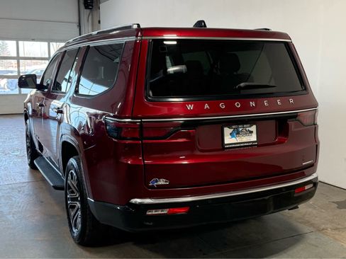 Used 2024 Jeep Wagoneer Series II image 3