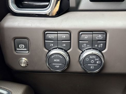 Used 2024 GMC Sierra 3500 Denali w/ Denali Reserve Package image 18