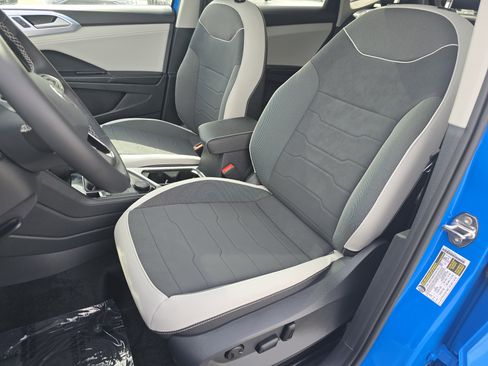 New 2026 Volkswagen Taos SE AWD/4WD image 19