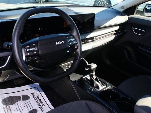 Used 2025 Kia K4 LXS 4D Sedan image 2
