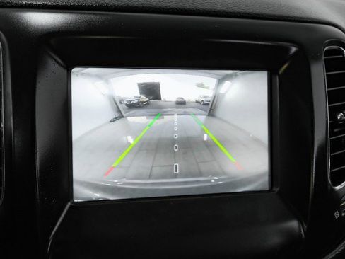 Used 2021 Jeep Compass Latitude image 18