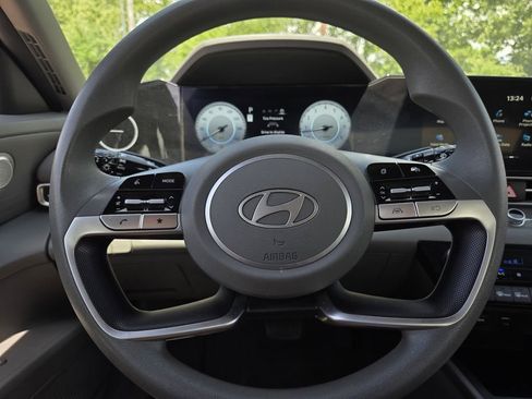 Used 2024 Hyundai Elantra SEL FWD image 21