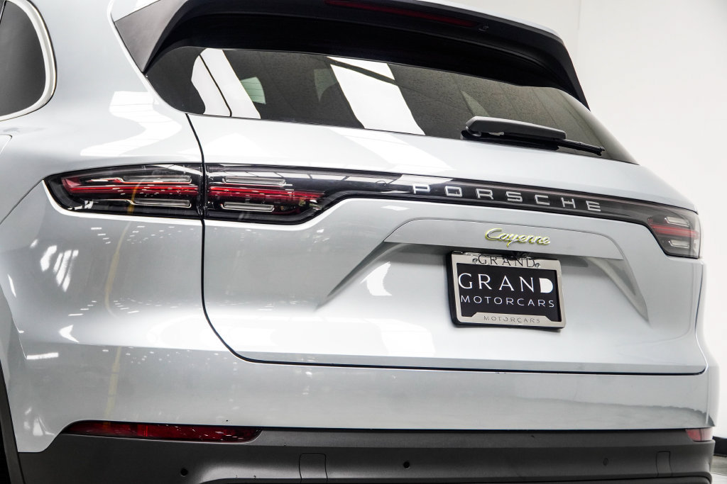 Used 2023 Porsche Cayenne w/ Premium Package AWD/4WD image 19