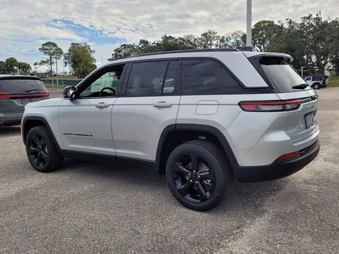 New 2025 Jeep Grand Cherokee Limited w/ Luxury Tech Group II RWD image 5