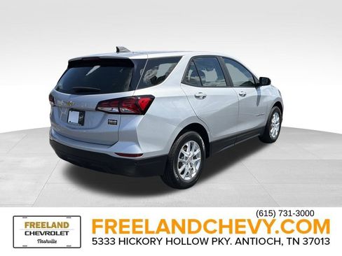 Used 2022 Chevrolet Equinox LS w/ Driver Confidence II Package FWD image 3