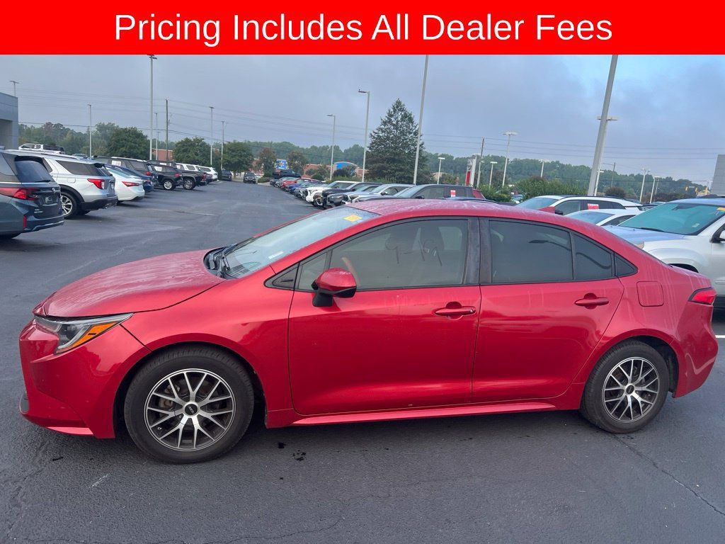 Used 2021 Toyota Corolla LE FWD image 3