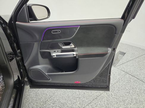 Used 2022 Mercedes-Benz GLB 250 image 20