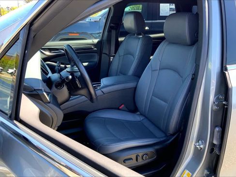 Used 2023 Buick Enclave Essence AWD/4WD image 9