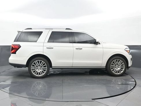Used 2022 Ford Expedition Limited AWD/4WD image 2