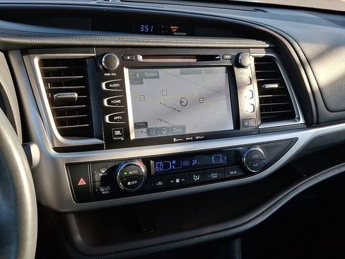 Used 2019 Toyota Highlander Limited Platinum image 3