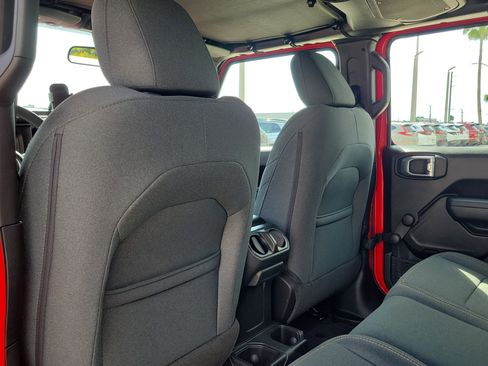 Used 2024 Jeep Gladiator Sport AWD/4WD image 13