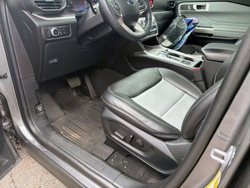 Used 2023 Ford Explorer XLT w/ Equipment Group 202A RWD image 12