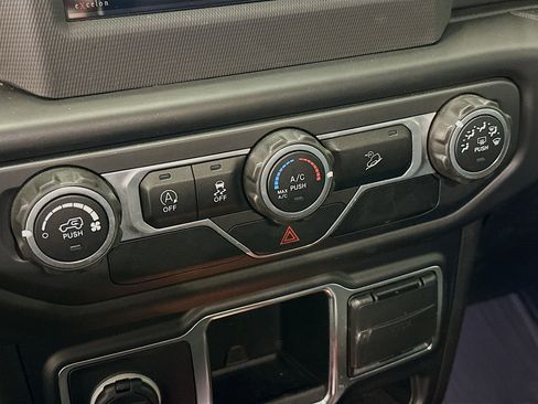 Used 2020 Jeep Wrangler Unlimited Sport image 23