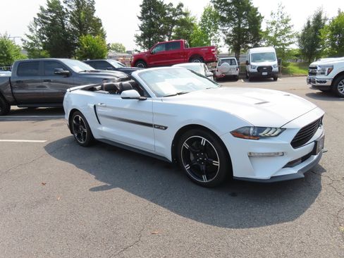 Used 2021 Ford Mustang GT Premium w/ Equipment Group 401A RWD image 2