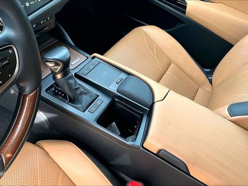 Used 2022 Lexus ES 300h w/ Accessory Package 2 image 5