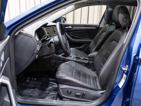 Used 2024 Volkswagen Jetta SE w/ Panoramic Sunroof Package image 10