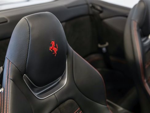 Used 2020 Ferrari Portofino RWD image 40