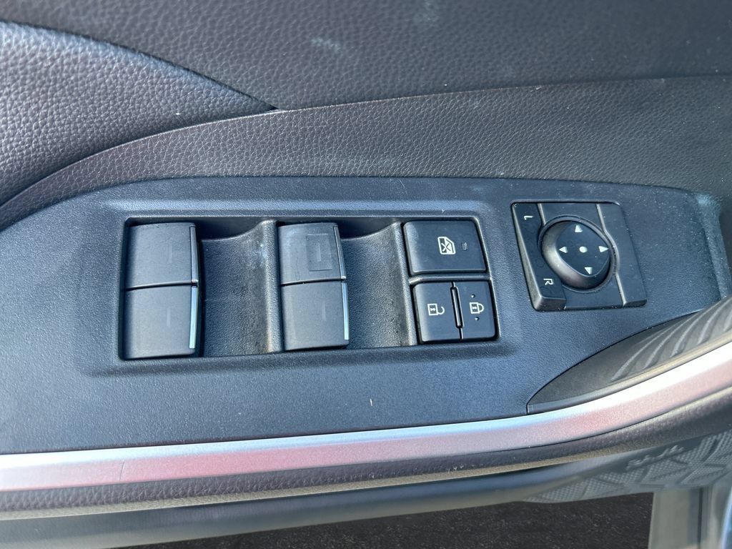 Used 2025 Toyota RAV4 SE AWD/4WD image 13