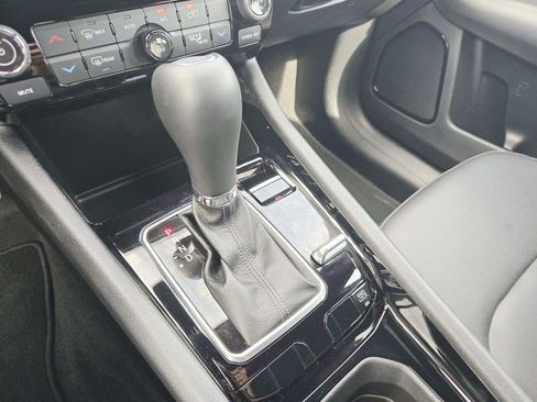 Used 2025 Jeep Compass Limited image 31