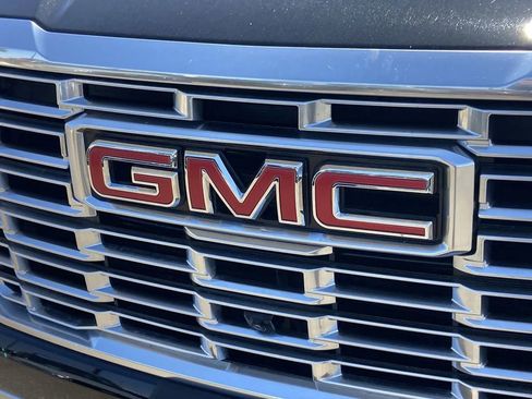Used 2025 GMC Yukon XL Denali AWD/4WD image 27