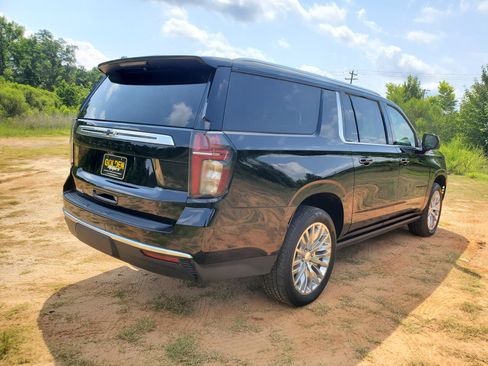 Used 2023 Chevrolet Suburban High Country AWD/4WD image 11