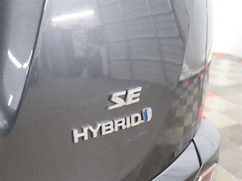 Used 2017 Toyota RAV4 SE image 8