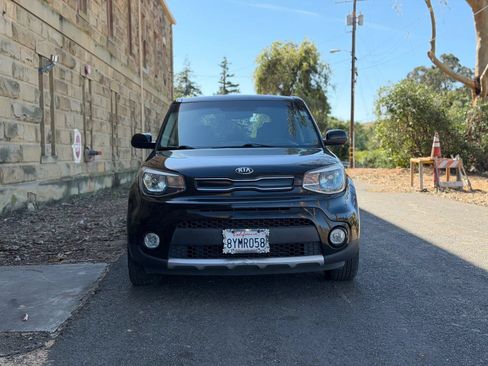 Used 2018 Kia Soul + FWD image 35