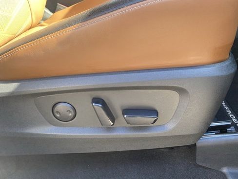 Used 2023 Nissan Pathfinder Platinum image 30