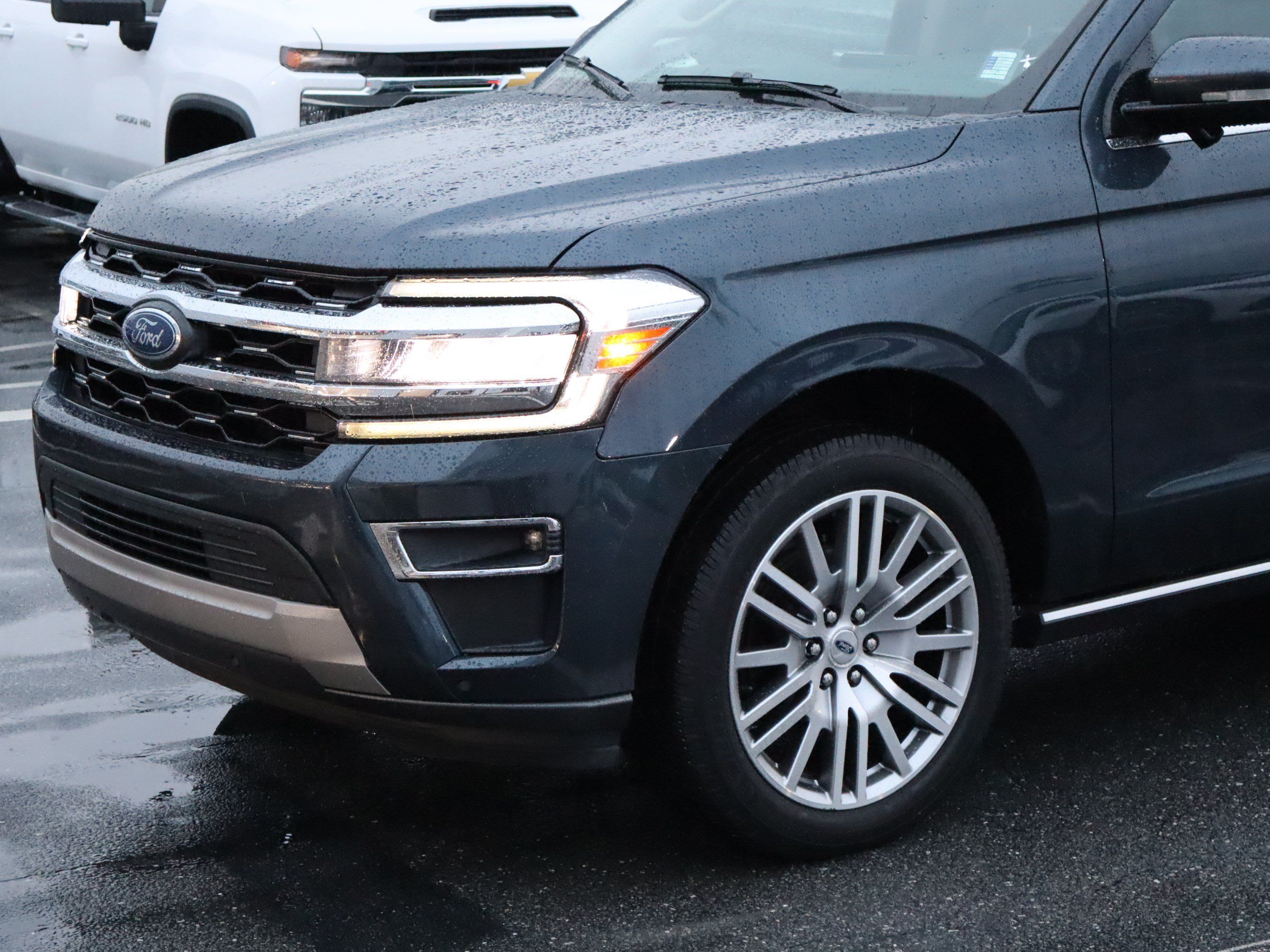Used 2022 Ford Expedition Limited RWD image 17