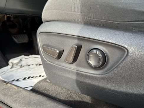 Used 2020 Toyota RAV4 XLE image 26