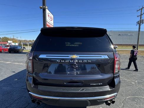 Used 2023 Chevrolet Suburban Premier image 4