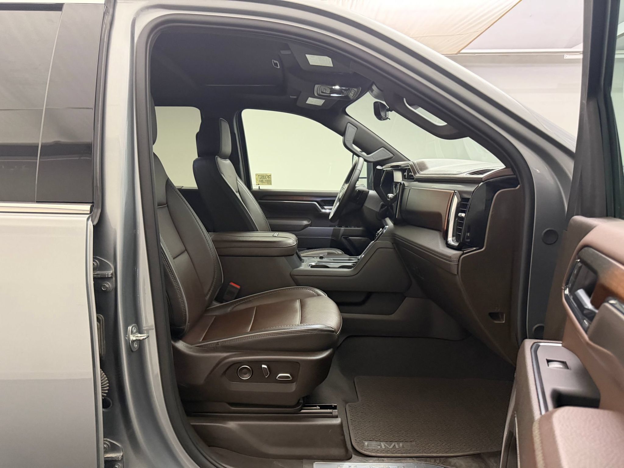 Used 2024 GMC Sierra 2500 Denali w/ Denali Reserve Package AWD/4WD image 25