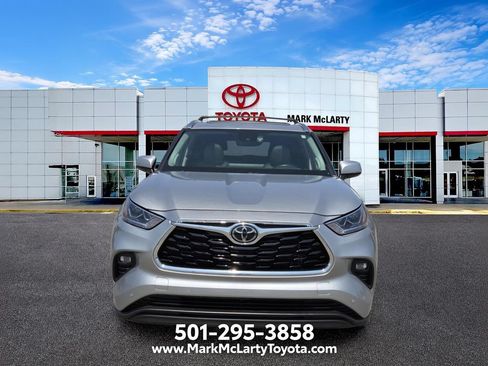 Used 2023 Toyota Highlander Limited FWD image 8