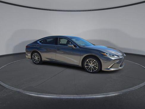 Used 2025 Lexus ES 350 w/ Premium Package image 2