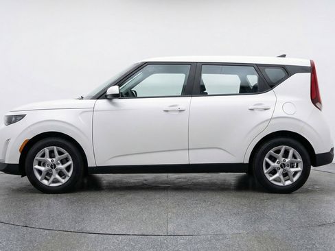 Used 2025 Kia Soul LX w/ LX Technology Package image 5