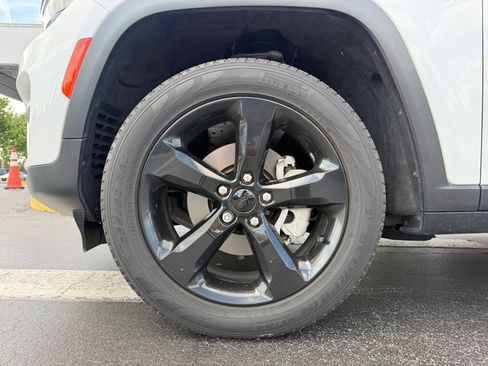 Used 2023 Jeep Grand Cherokee Limited w/ Black Appearance Package RWD image 7