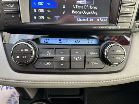 Certified 2018 Toyota RAV4 Limited image 29