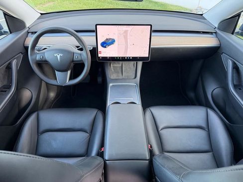 Used 2022 Tesla Model Y Long Range AWD/4WD image 21