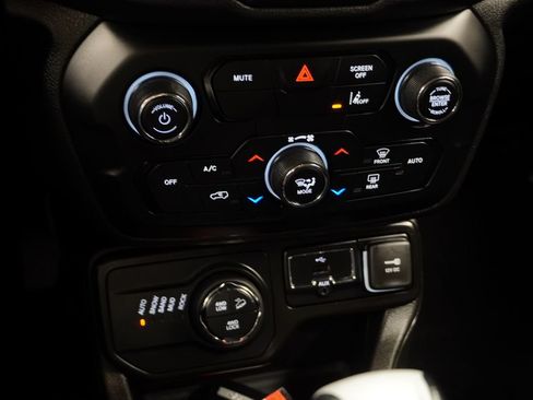 Certified 2023 Jeep Renegade Trailhawk AWD/4WD image 33