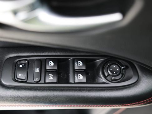 Used 2020 Jeep Compass Trailhawk image 18