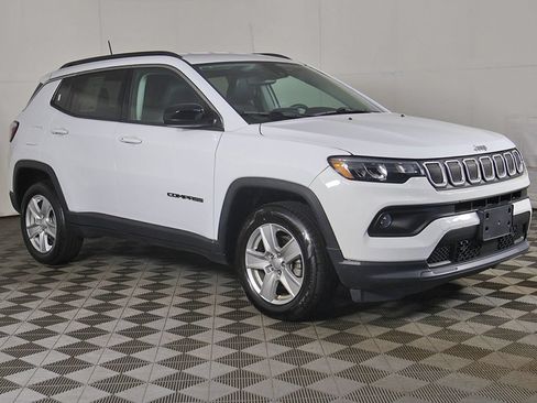 Used 2022 Jeep Compass Latitude AWD/4WD image 2